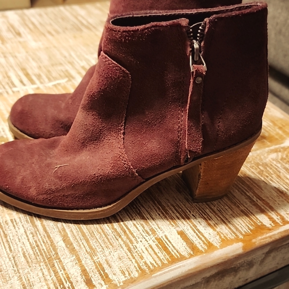 Suede maroon ankle boots